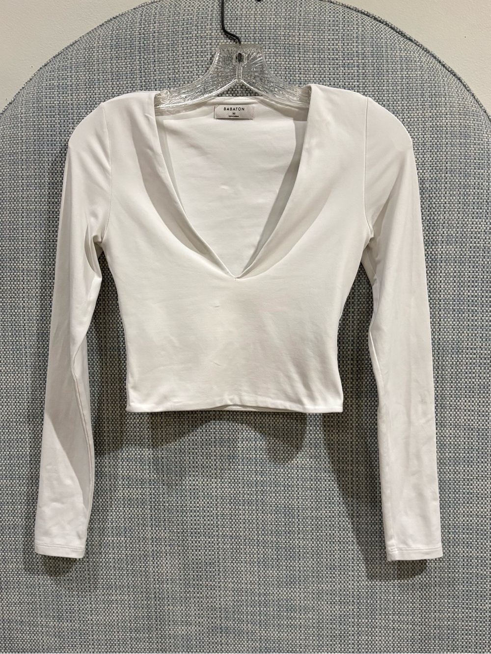 Aritzia’s Babaton Contour V-Neck White Long-Sleeve Plunge Top - XS